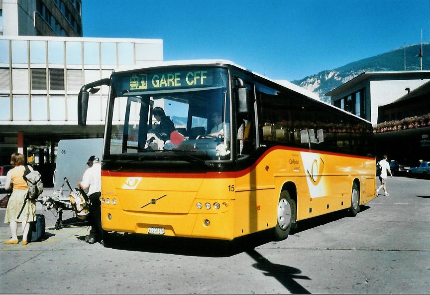 (110'028) - Lathion, Sion - Nr. 15/VS 202'870 - Volvo am 3. August 2008 beim Bahnhof Sion