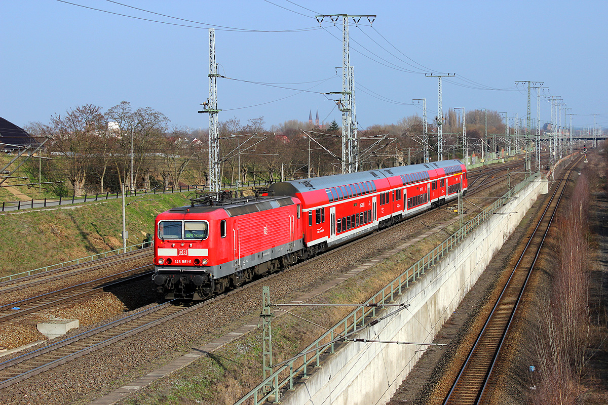 11.03.2014 14:14 Uhr - 143 591 fährt mit der RB 17568 nach Salzwedel aus.