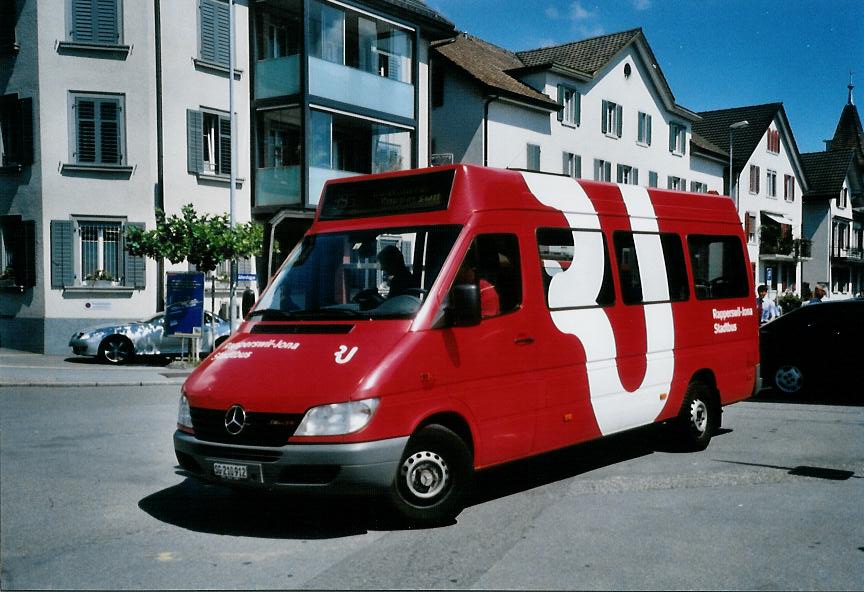 (110'410) - Schneider, Ermenswil - Nr. 21/SG 210'912 - Mercedes am 16. August 2008 beim Bahnhof Rapperswil