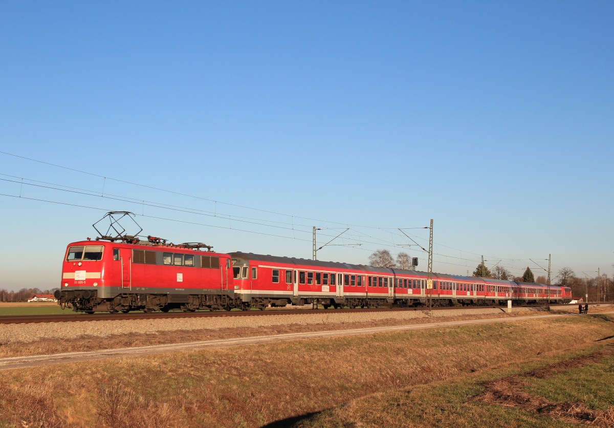 111 005-5 am 30.12.2013 bei Übersee am Chiemsee. Unser letztes Foto dieser Lok auf dieser Strecke.