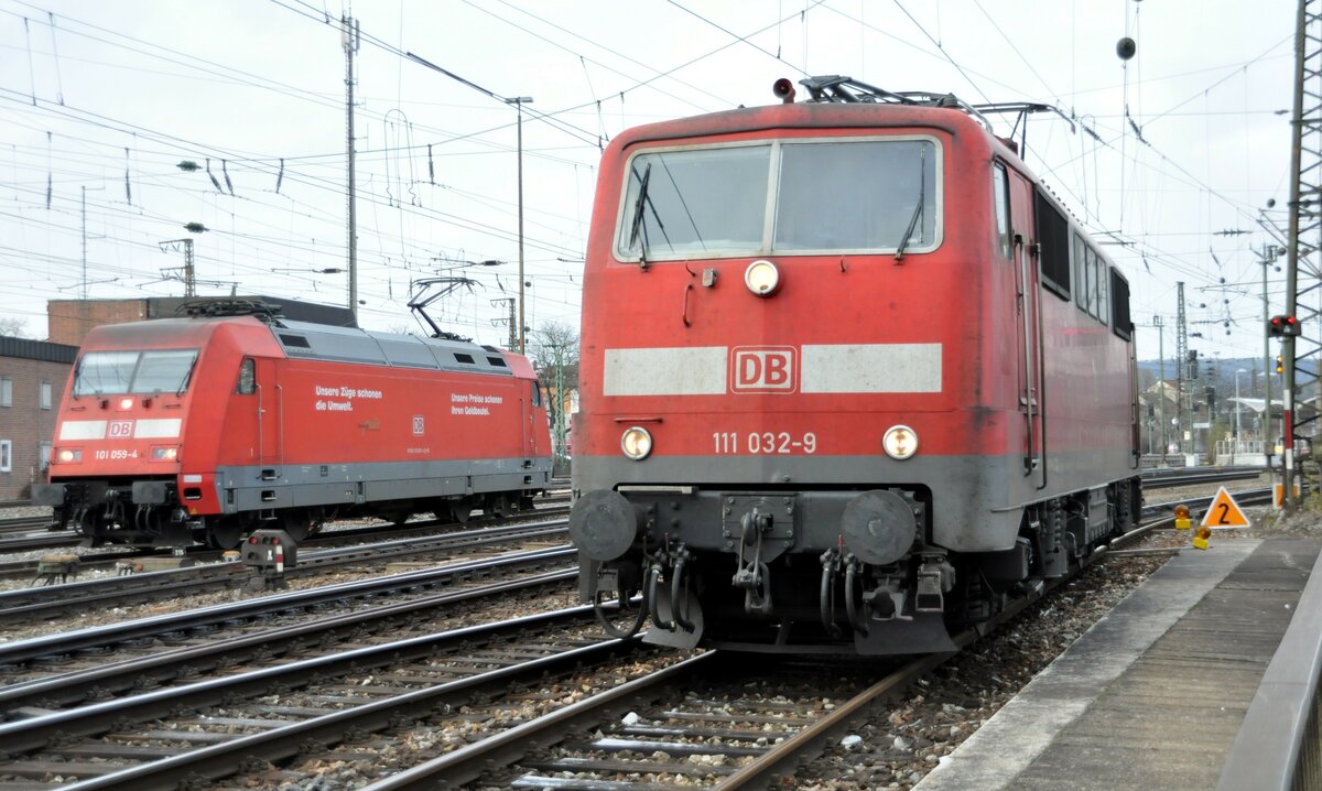 111 032-9 und 101 059-4 in Ulm am 15.12.2009.