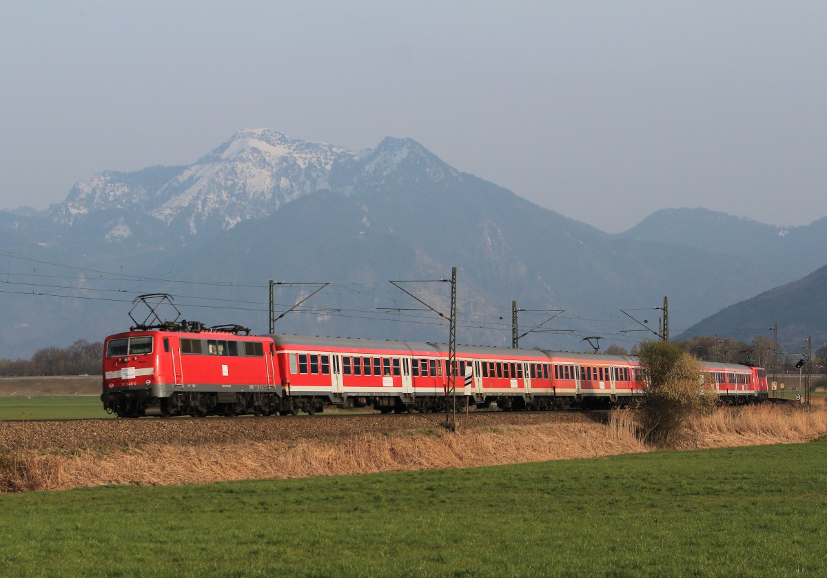 111 046-9 am 1. April 2014 bei einer der letzten Einsätze auf dieser Strecke. Aufgenommen zwischen Prien und Bernau am Chiemsee.