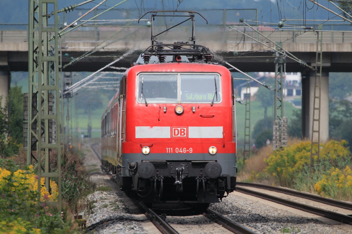 111 046-9 kurz vor erreichen von Bernau am Chiemsee, am 27. August 2013.