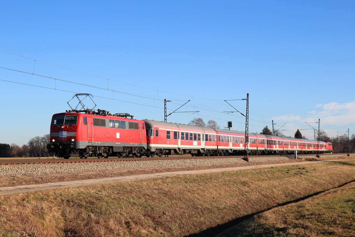 111 051-9 im  MERIDIAN -Ersatzverkehr am 30. Dezember 2013 bei Bernau am Chiemsee.