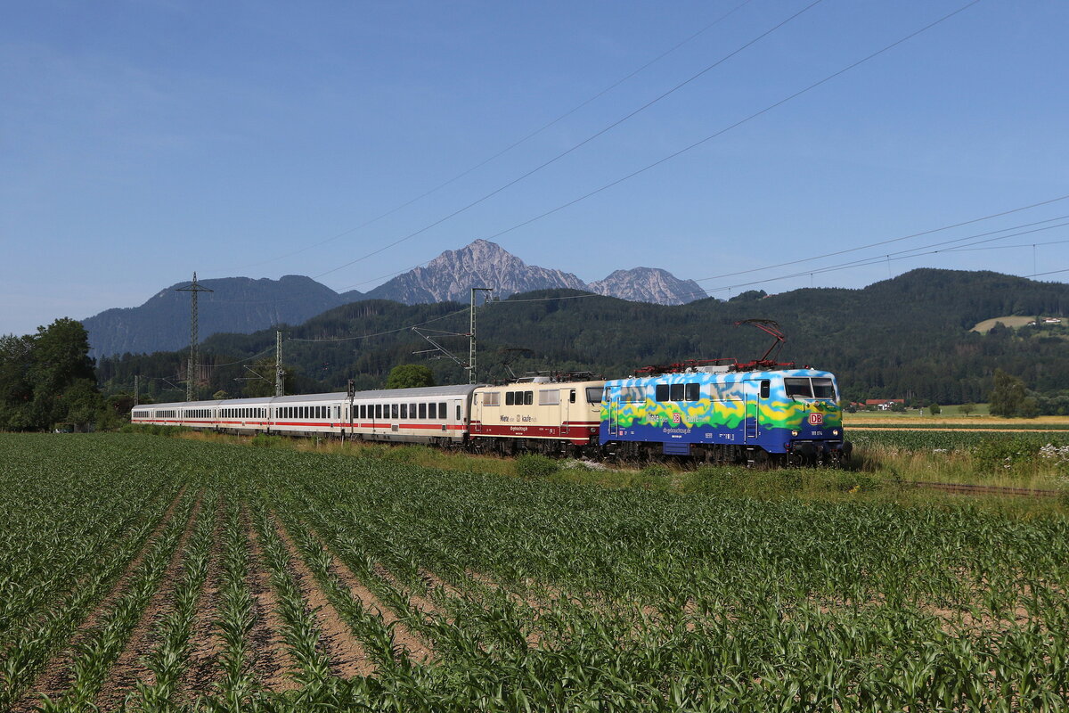 111 074 und 111 212 mit dem  IC Knigssee  aus Berchtesgaden kommend am 21. Juni 2025 bei Mitterfelden.