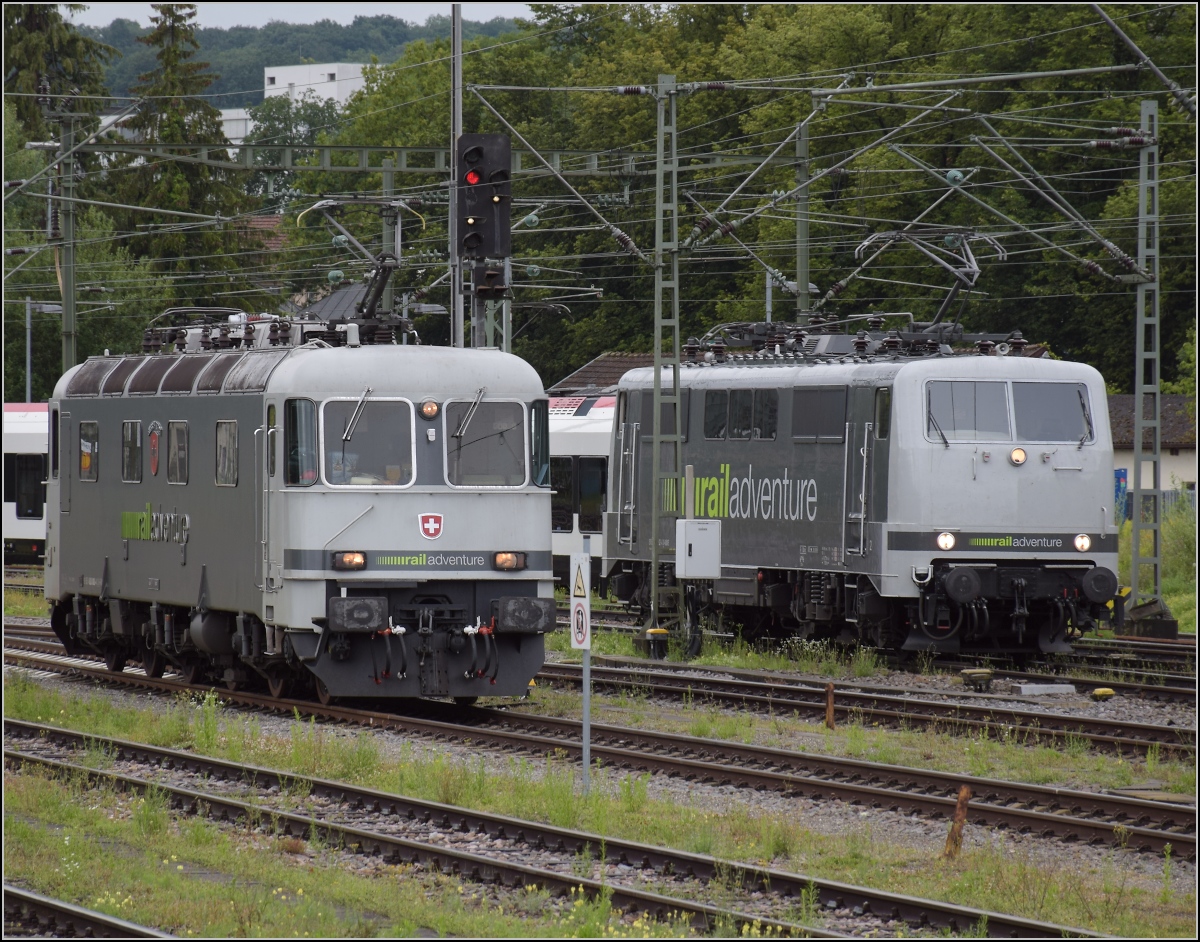 111 082-4 und Re 6/6 11603 der Railadventure bei der Parallelrangiershow. Von hier aus einen Gruß und Dank an die Leute von Railadventure für das kleine Fotografenschmankerl. 111 082-4 brachte den Zug den Zug mit Class 777 und Re 6/6 11603 übernahm für die letzten Kilometer nach Altenrhein. Konstanz, Juli 2020.