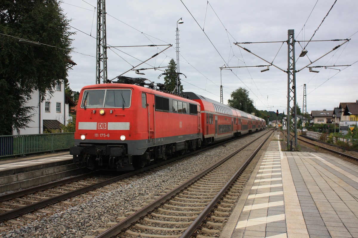 111 175-6 am 14. September 2014 bei der Einfahrt in den Bahnhof von Prien am Chiemsee.