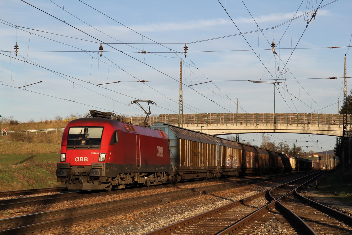 1116 018-3 am 20. Mrz 2014 im Bahnhof von Kirchstetten.