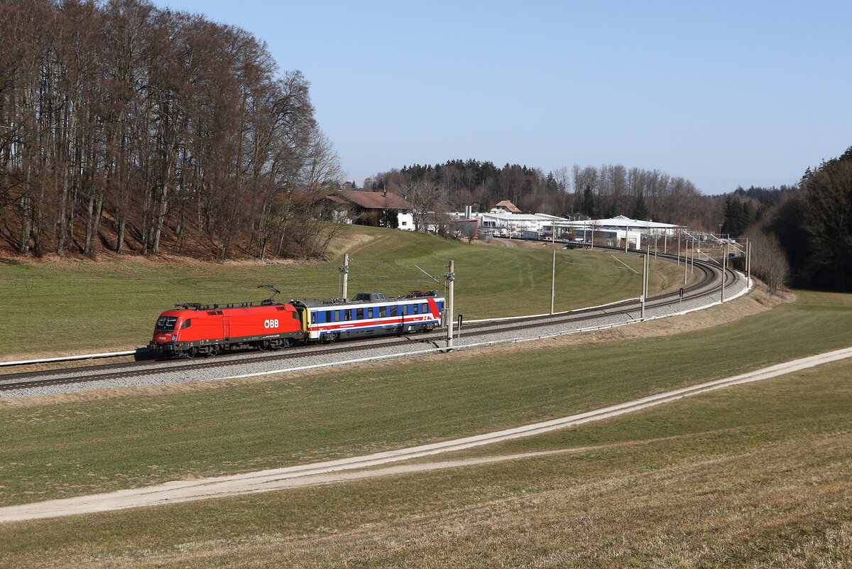 1116 054 war am 7. Mrz 2025 mit einem  Messwagen  bei Axdorf in Richtung Rosenheim unterwegs.