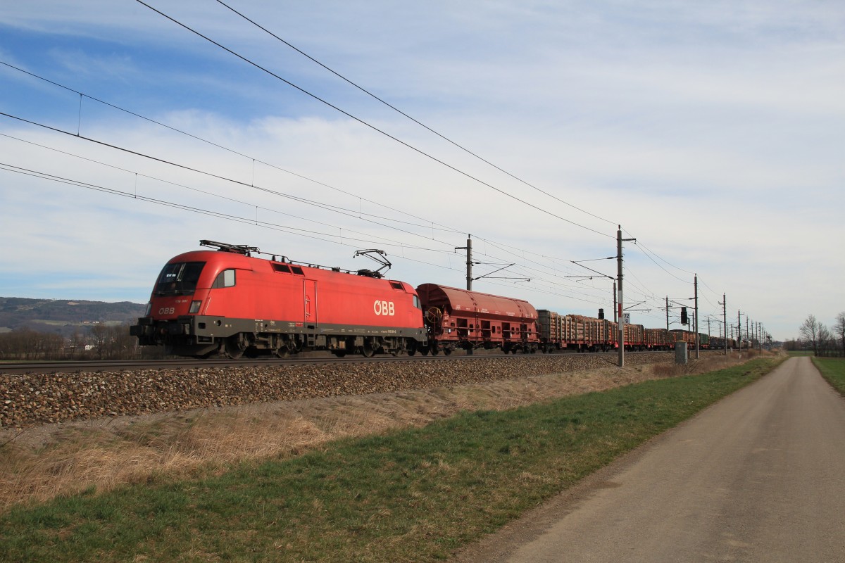 1116 091-0 mit einem gemischten Gterzug am 20. Mrz 2014 bei Grosierning.