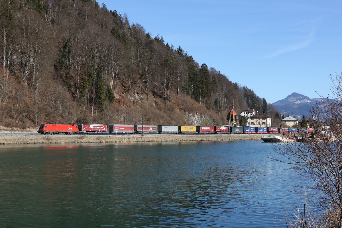 1116 096 mit einem  KLV  aus Mnchen kommend am 5. Mrz 2025 bei Kufstein am Inn.