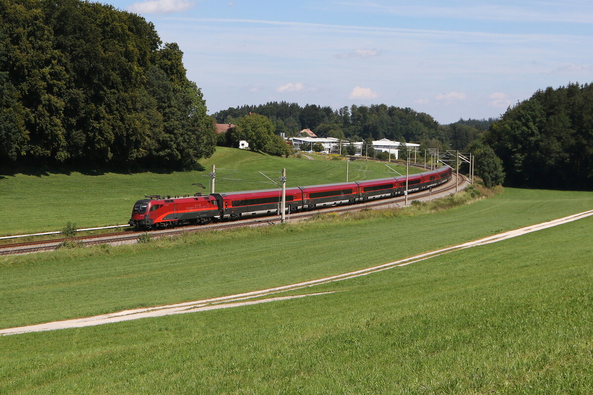 1116 127 war am 26. August 2025 bei Axdorf in Richtung Rosenheim unterwegs.