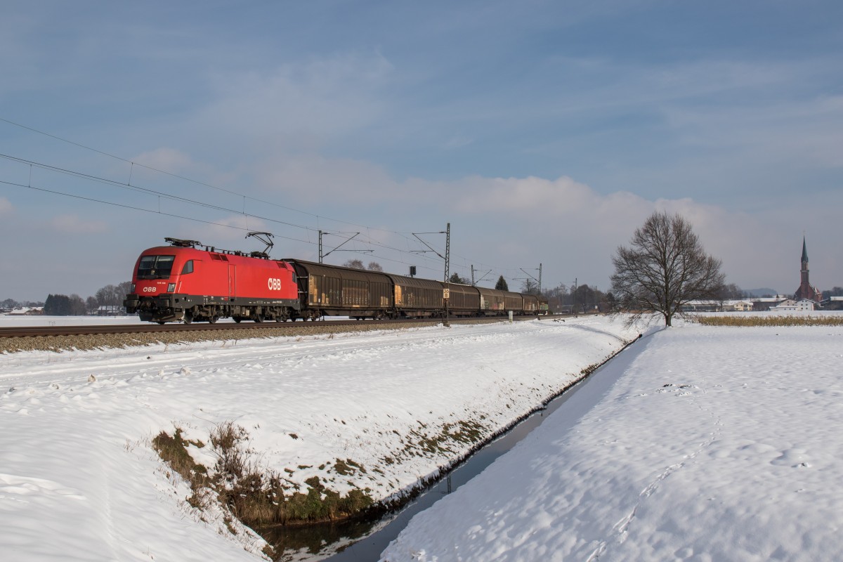 1116 138-9 mit einem kurzen Ganzzug am 20. Januar 2016 bei bersee am Chiemsee.