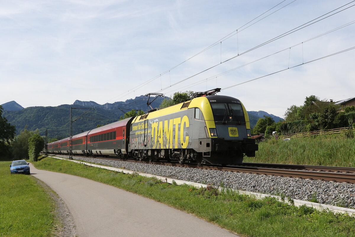 1116 153  AMTC  mit einem  Railjet  aus Salzburg kommend am 15. Mai 024 bei Weisham.