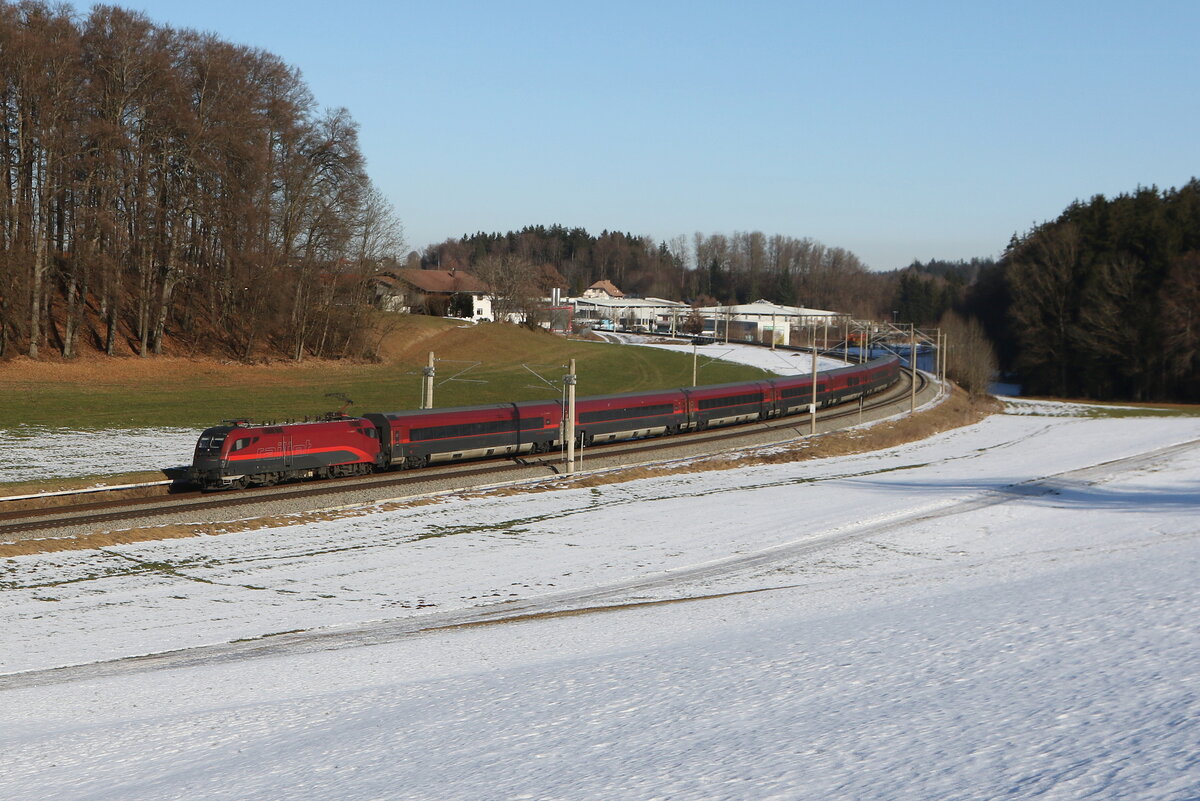 1116 156 aus Salzburg kommend am 20. Januar 2026 bei Axdorf im Chiemgau.