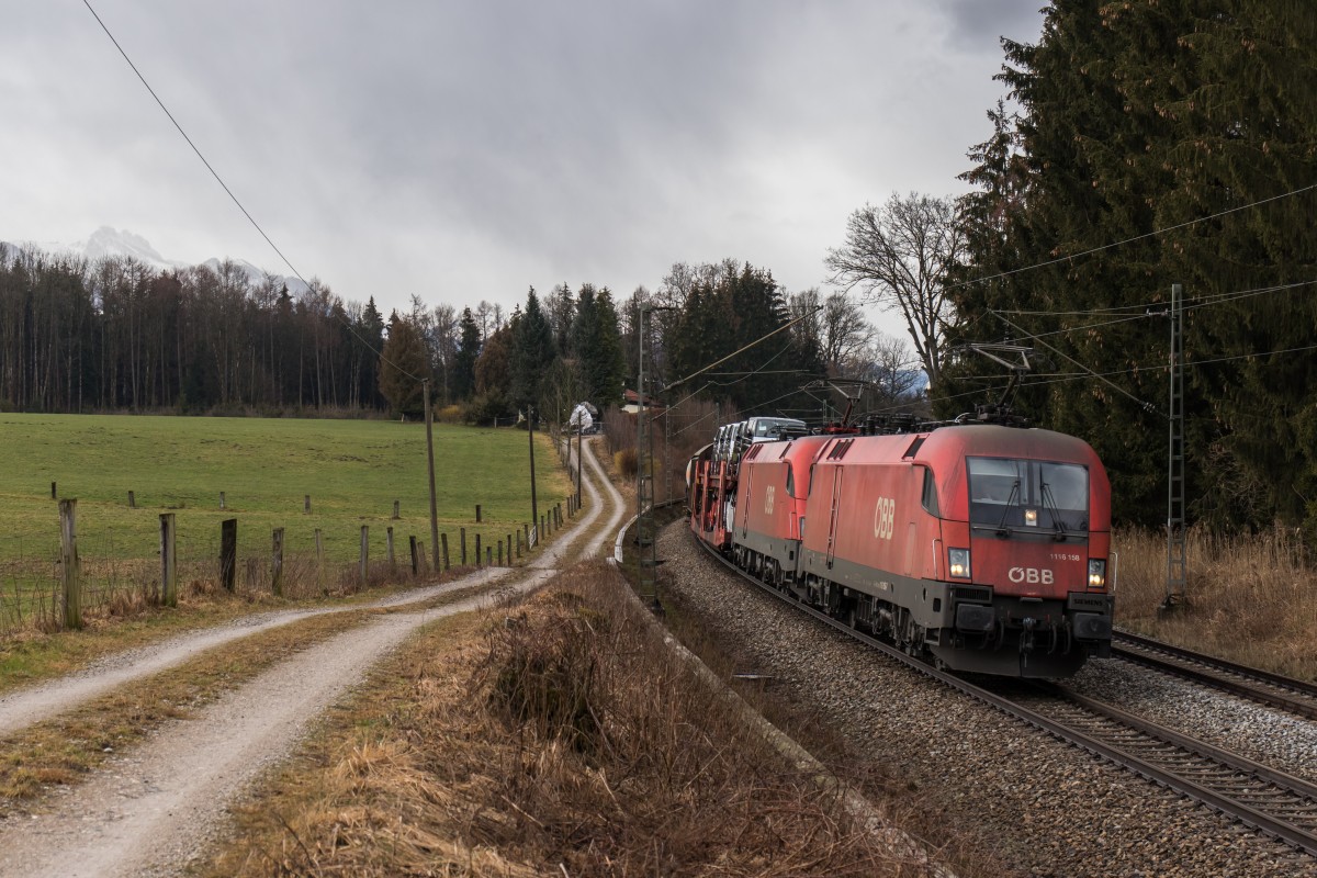 1116 158-7 und 1116 277-5 aus Mnchen kommend am 13. Februar 2016 bei Sossau.