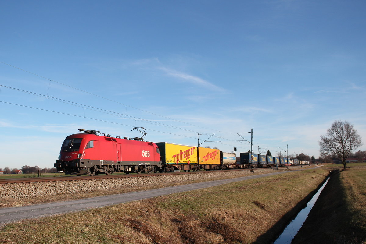 1116 163-7 aus Salzburg kommend am 10. Dezember 2016 bei bersee am Chiemsee.