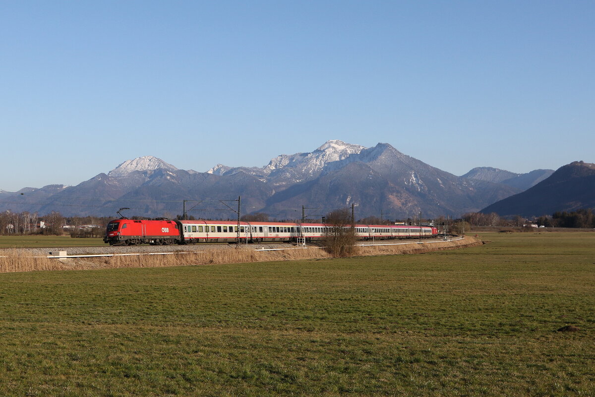 1116 191 mit einem   EC  aus Salzburg kommend am 18. Mrz 2025 bei Bernau am Chiemsee.