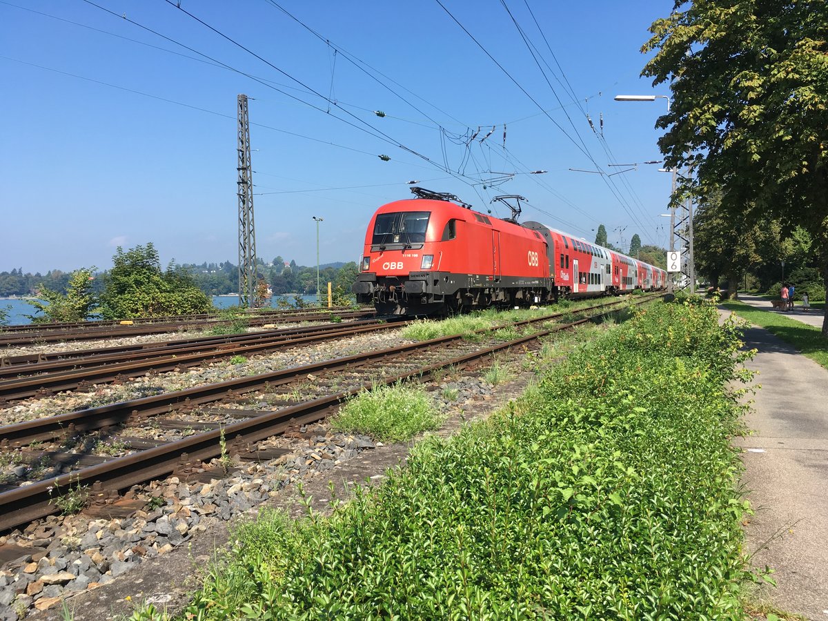 1116 196 als Rex 5562 (Feldkirch - Lindau hbf) kurz vor der Einfahrt in den Insel Bahnhof von Lindau am 31.08.16