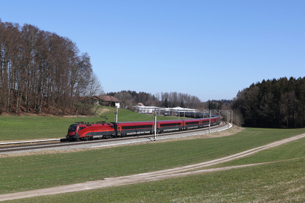 1116 204 aus Salzburg kommend am 19. Mrz 2025 bei Axdorf im Chiemgau.