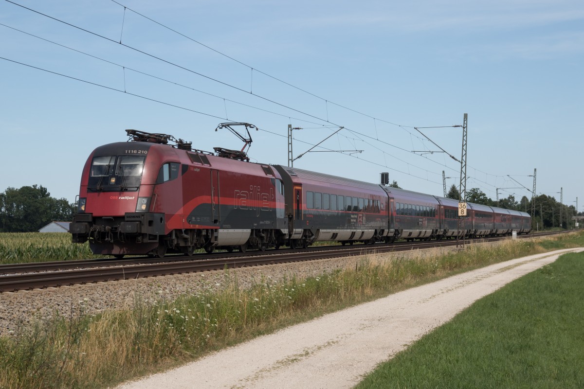 1116 210-6 aus Salzburg kommend am 26. Juli 2015 bei bersee am Chiemsee.