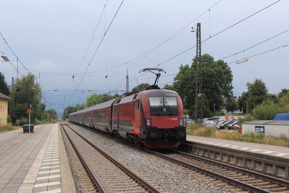 1116 214-8 bei durchfahren des Bahnhofs von Prien am Chiemsee am 27. August 2013.