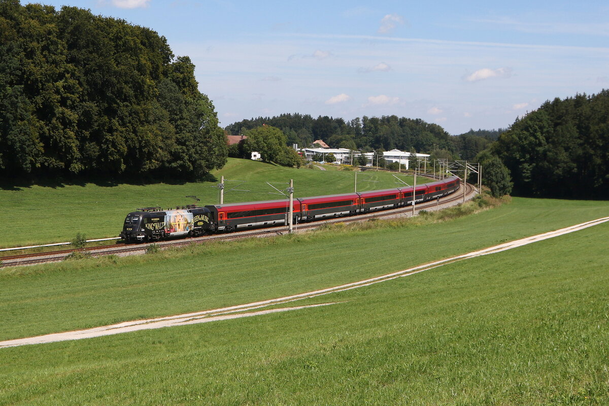 1116 216  200 Jahre Johann Strauss  aus Salzburg kommend am 26. August 2025 bei Axdorf im Chiemgau.