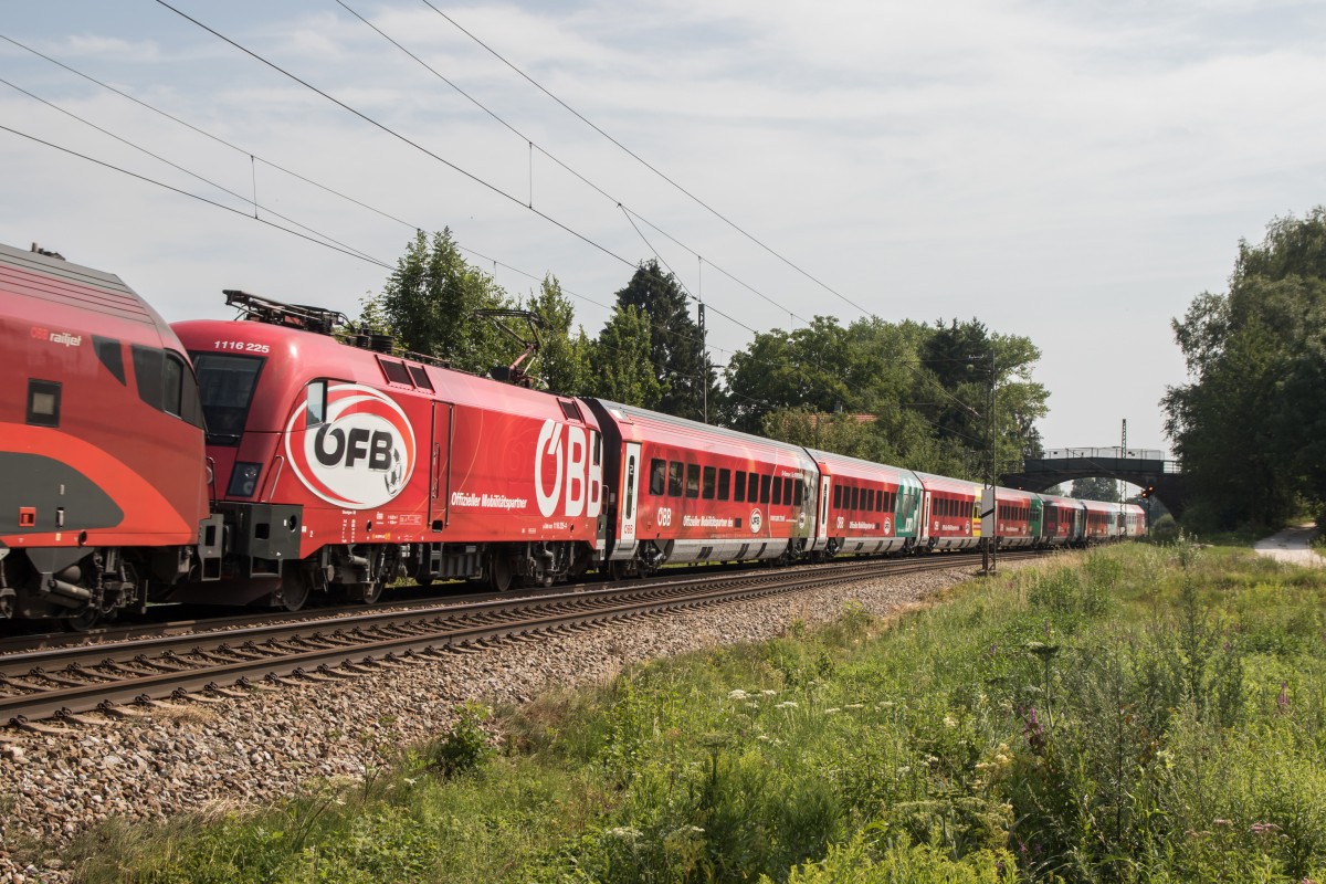 1116 225 mit dem  FB Railjet  am 19. Juli 2015 bei bersee am Chiemsee.