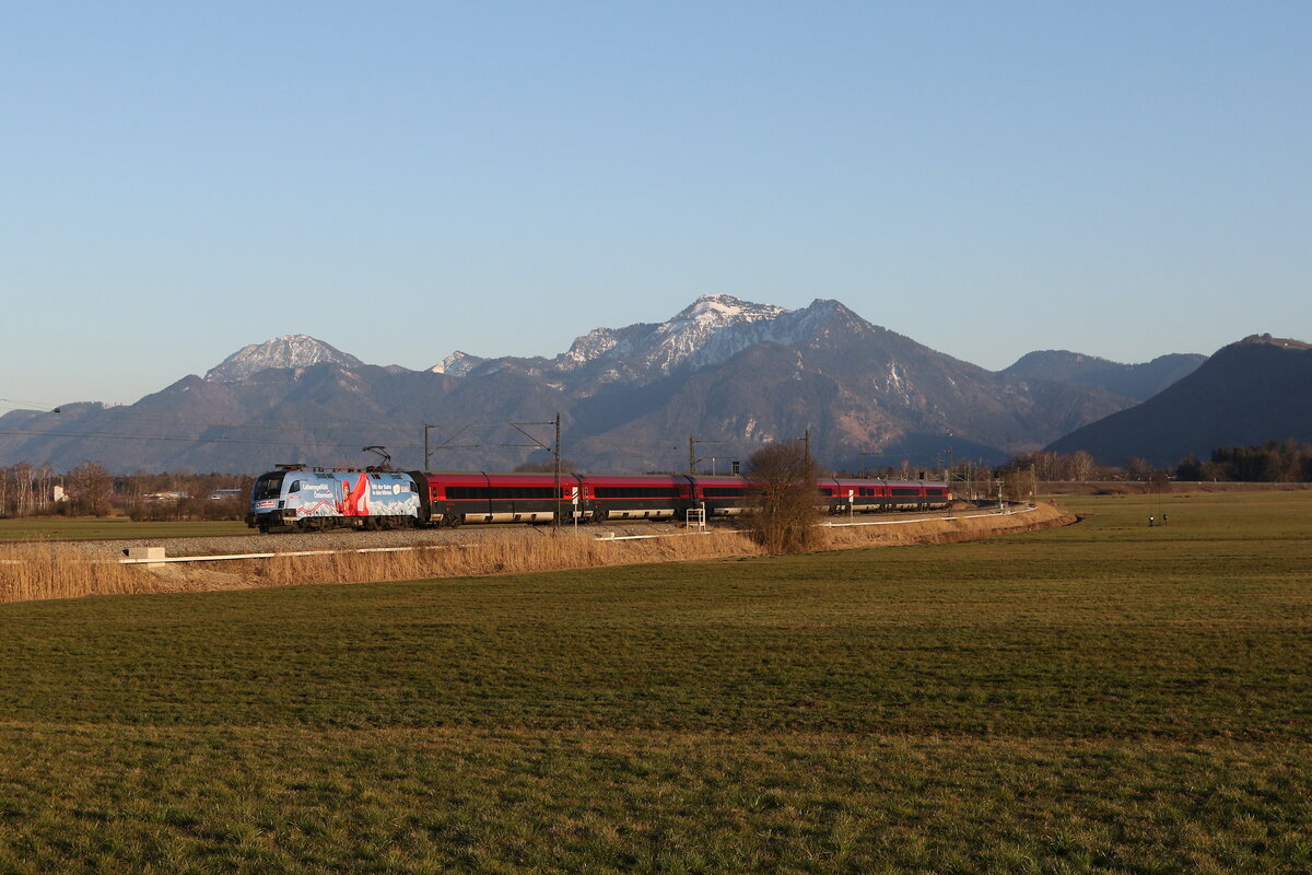 1116 233  Saalbach  aus Salzburg kommend am 19. Mrz 2025 bei Bernau am Chiemsee.