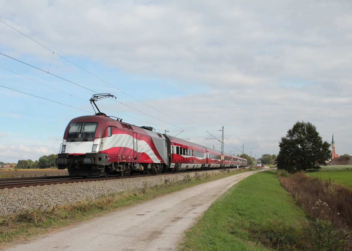 1116 249-4 schiebt die  Flagge  am 9. Oktober 2015 bei bersee in Richtung Salzburg.