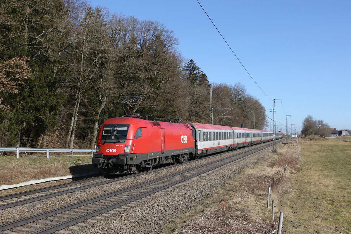 1116 252 war am 6. Mrz 2025 mit einem  EC  bei Hufschlag auf dem Weg nach Mnchen.
