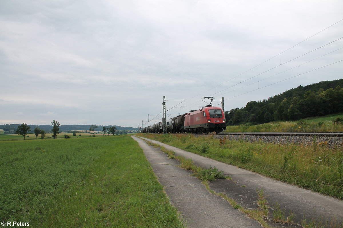 1116 262 zieht bei Oberdachstetten mit einem Kesselzug in Richtung Süden. 02.07.24