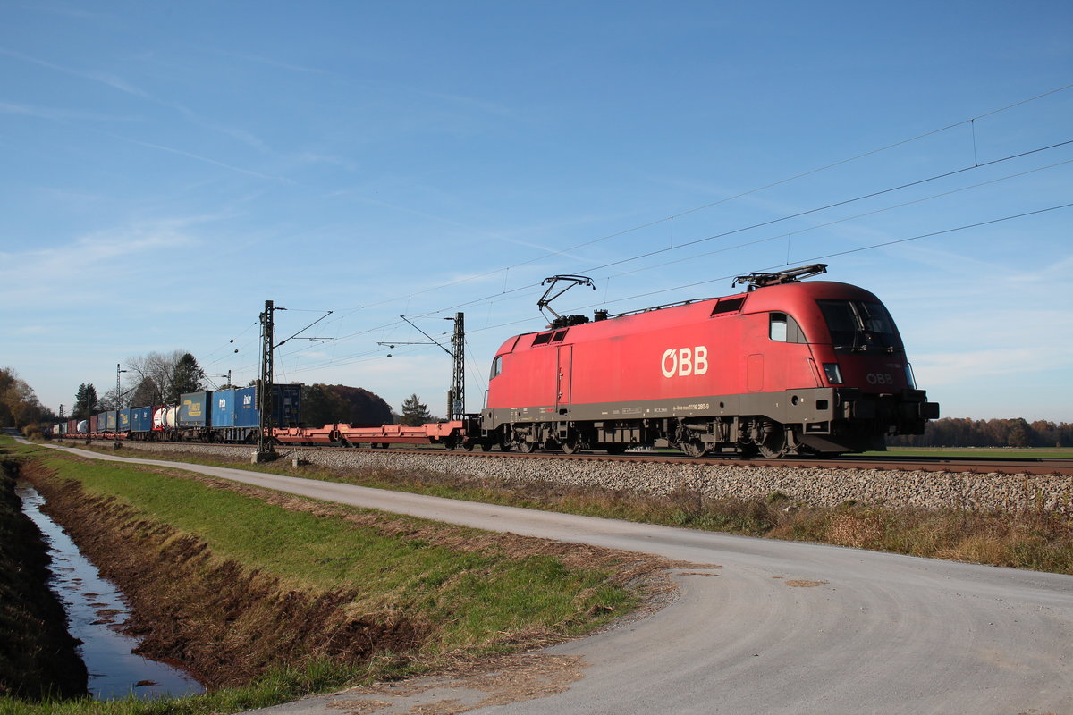 1116 280-9 mit einem Containerzug am 1. November 2016 bei bersee.