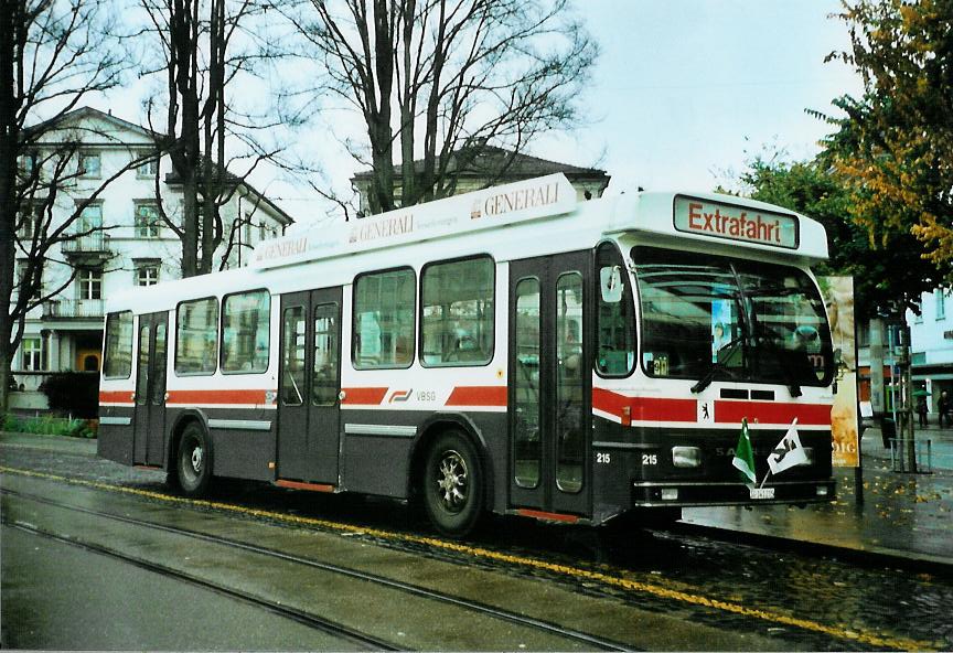 (111'621) - VBSG St. Gallen - Nr. 215/SG 141'215 - Saurer/Hess am 13. Oktober 2008 beim Bahnhof St. Gallen