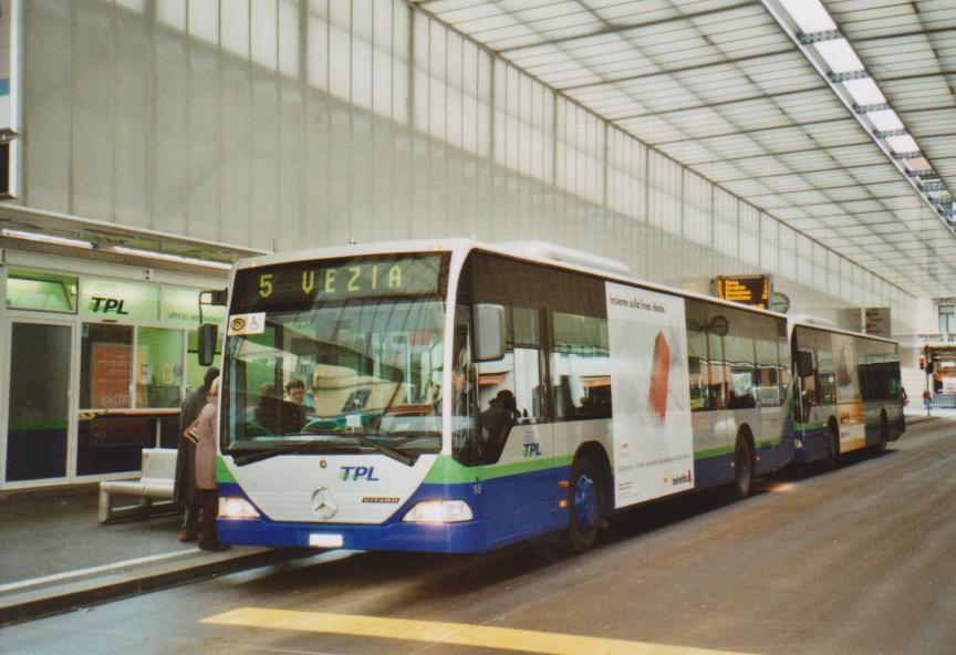 (112'631) - TPL Lugano - Nr. 18/TI 160'288 - Mercedes am 9. Dezember 2008 in Lugano, Centro