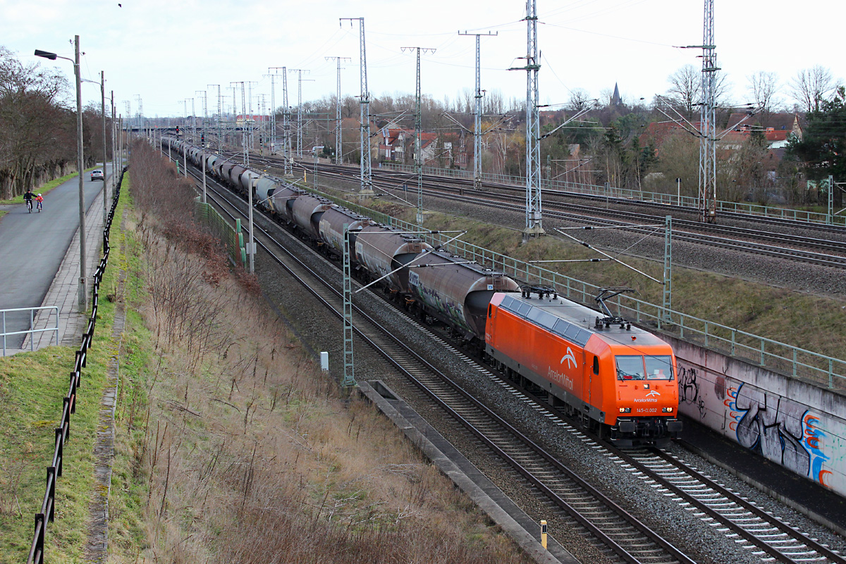 11:30 Uhr - der Staubzug von Ziltendorf nach Lünen kommt mit der Arcelor 145-CL 002 am Ausfahrsignal zum Stehen.