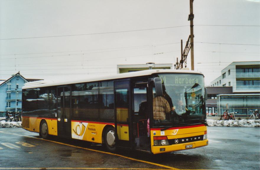 (113'001) - AVA Aarberg - Nr. 5/BE 26'615 - Setra am 20. Dezember 2008 beim Bahnhof Lyss