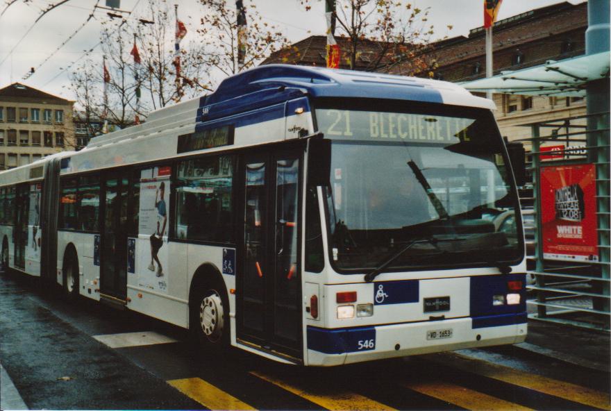 (113'037) - TL Lausanne - Nr. 546/VD 1653 - Van Hool am 22. Dezember 2008 beim Bahnhof Lausanne