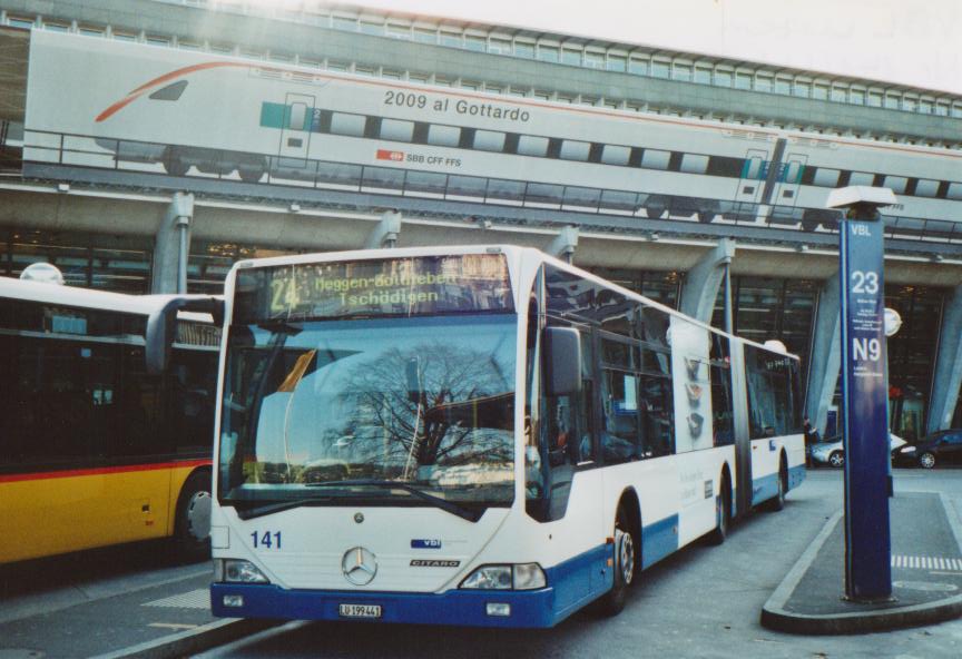 (113'431) - VBL Luzern - Nr. 141/LU 199'441 - Mercedes am 26. Dezember 2008 beim Bahnhof Luzern