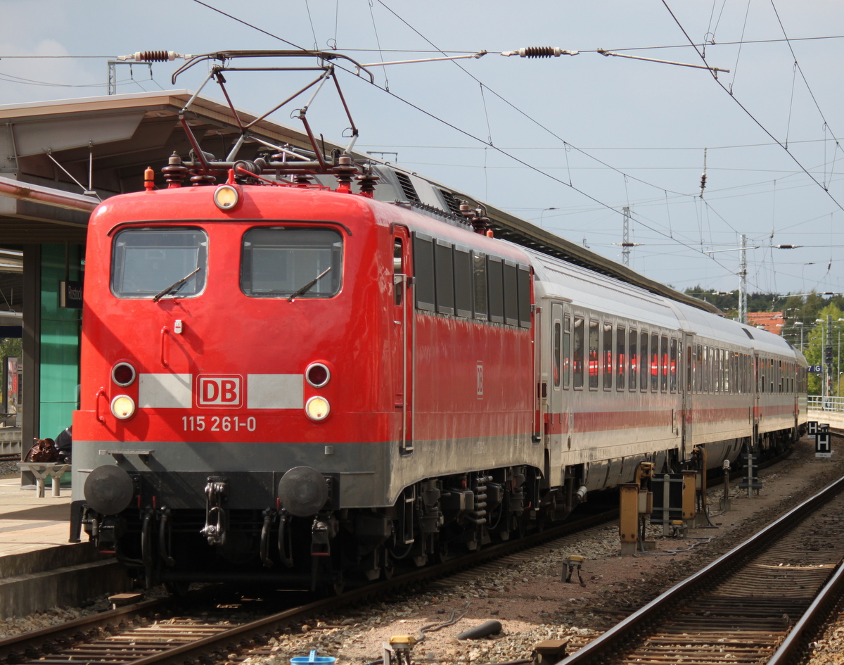 115 261-0+218 366-3(hinten)mit IC 1961 von Hamburg-Altona nach Stralsund im Rostocker Hbf.15.08.2014