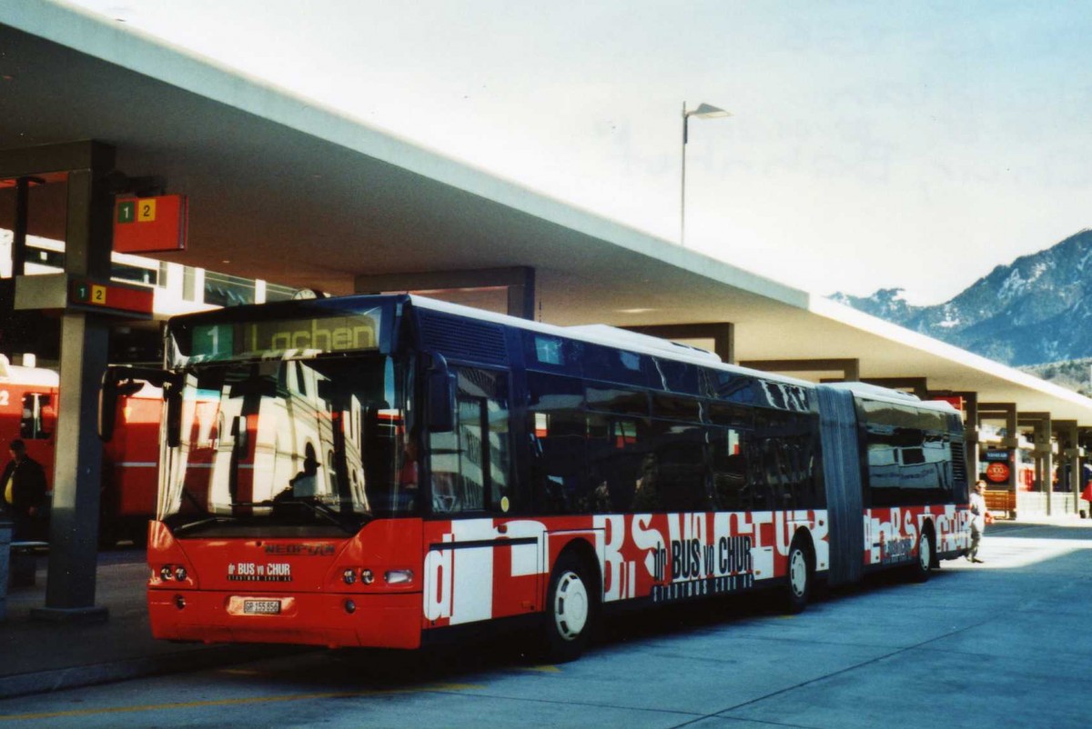 (115'036) - SBC Chur - Nr. 56/GR 155'856 - Neoplan am 14. Mrz 2009 beim Bahnhof Chur