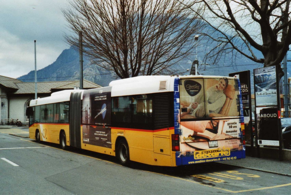 (115'621) - Buchard, Leytron - Nr. 153/VS 107'667 - Volvo am 30. Mrz 2009 beim Bahnhof Martigny