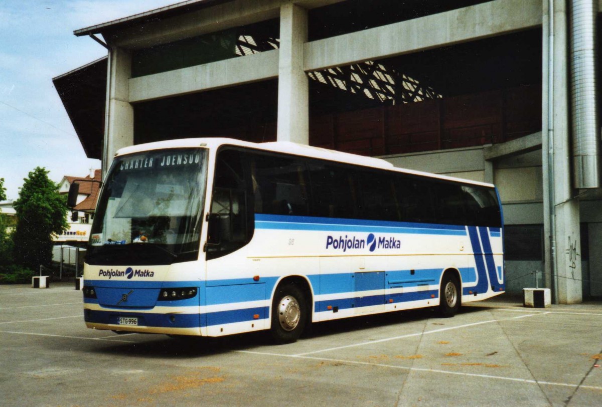 (116'421) - Aus Finnland: Pohjolan, Matka - Nr. 96/STG-996 - Volvo am 10. Mai 2009 in Thun, Grabengut