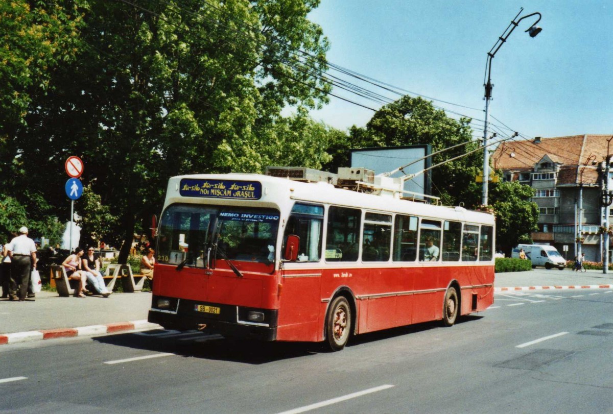 (116'803) - Tursib, Sibiu - Nr. 230/SB-0021 - FBW/R&J Trolleybus (ex Nr. 694; ex VB Biel Nr. 16) am 27. Mai 2009 in Sibiu, Parcul Theretulu