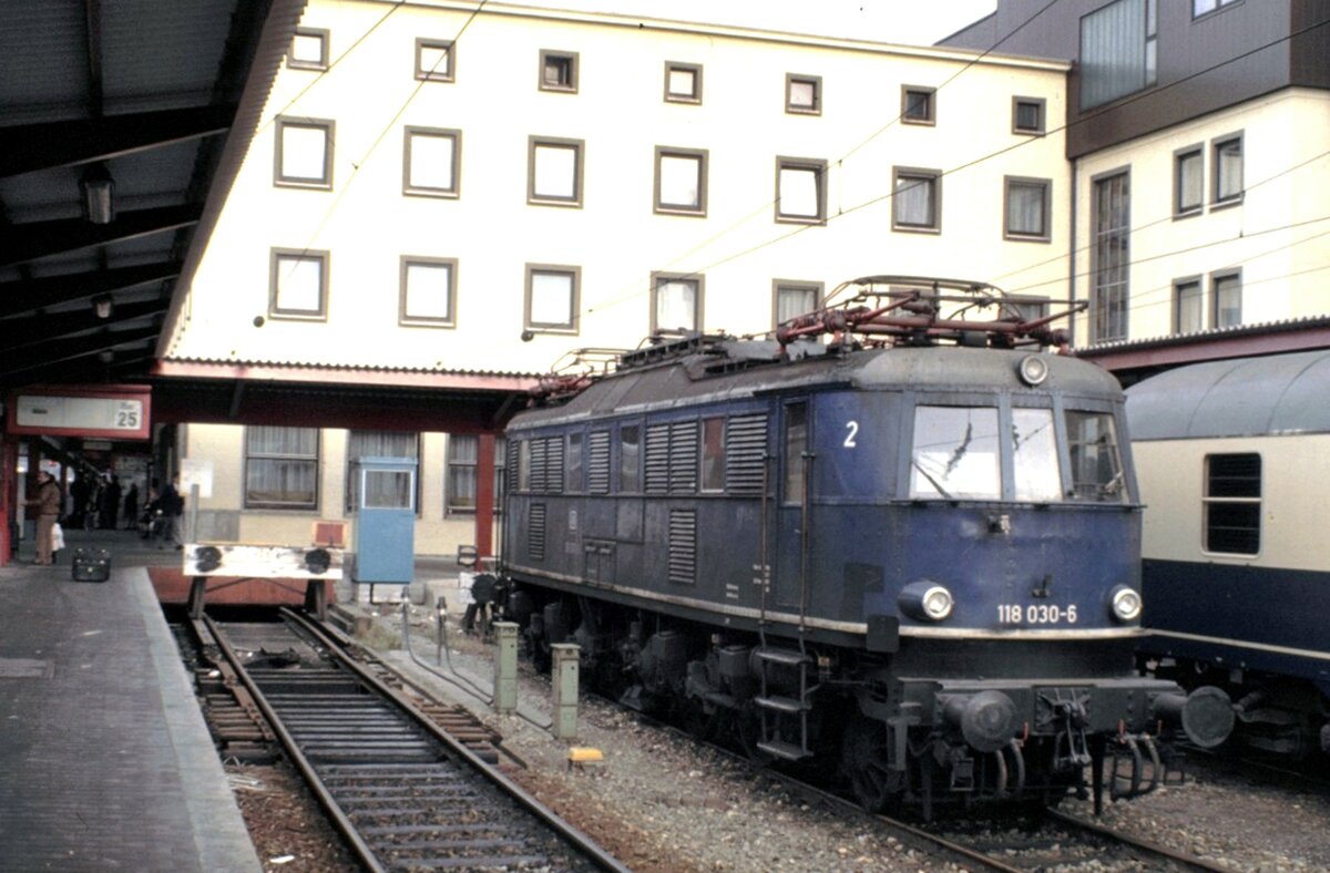118 030-6 in Ulm am 11.10.1980.