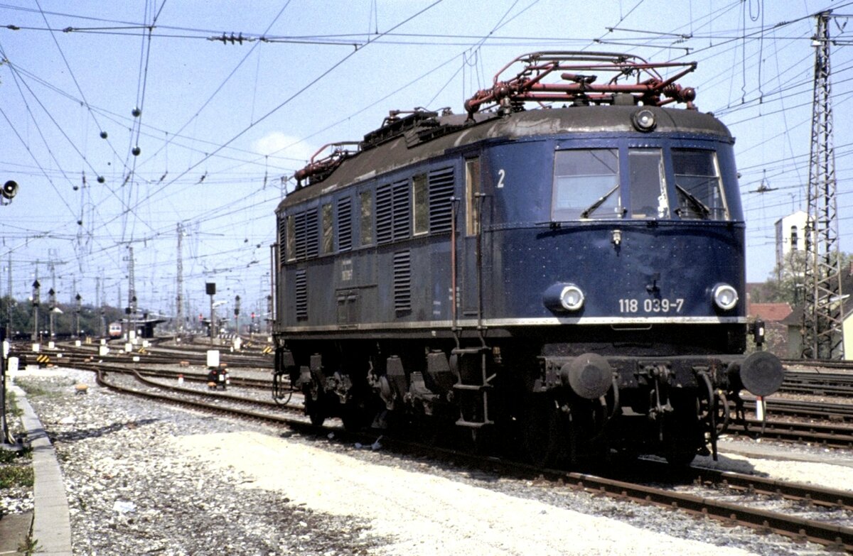 118 039-7 in Treuchtlingen am 09.05.1981.