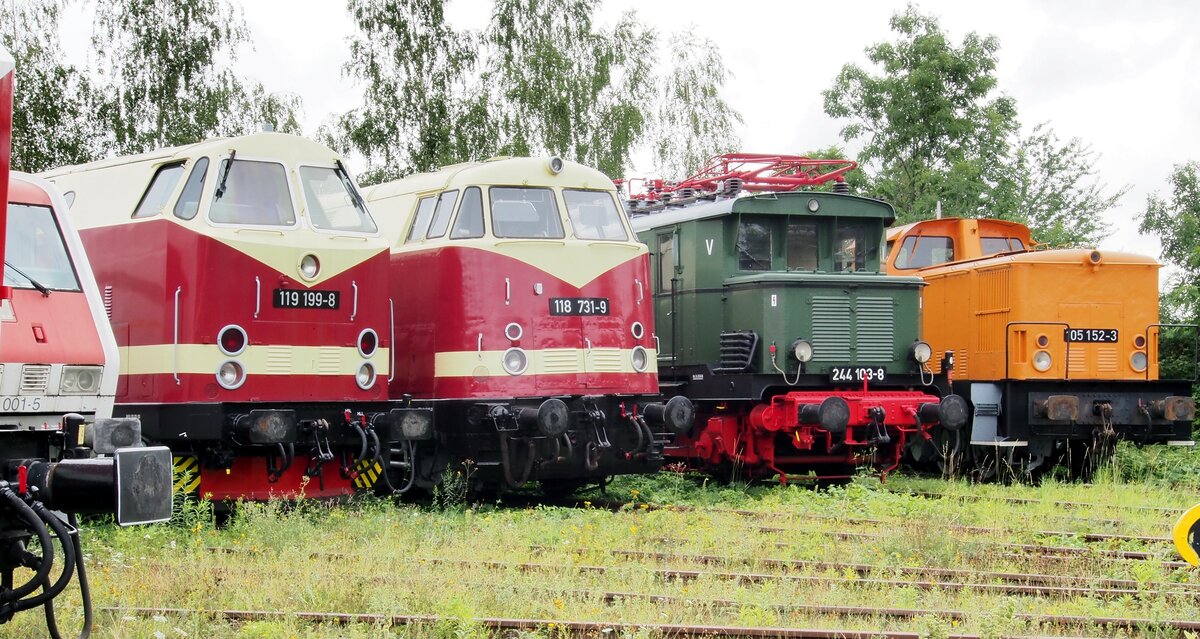 119 199-8; 118 731-9; 244 103-8 und 105 152-3 im Eisenbahnmuseum Weimar am 05.08.2016.