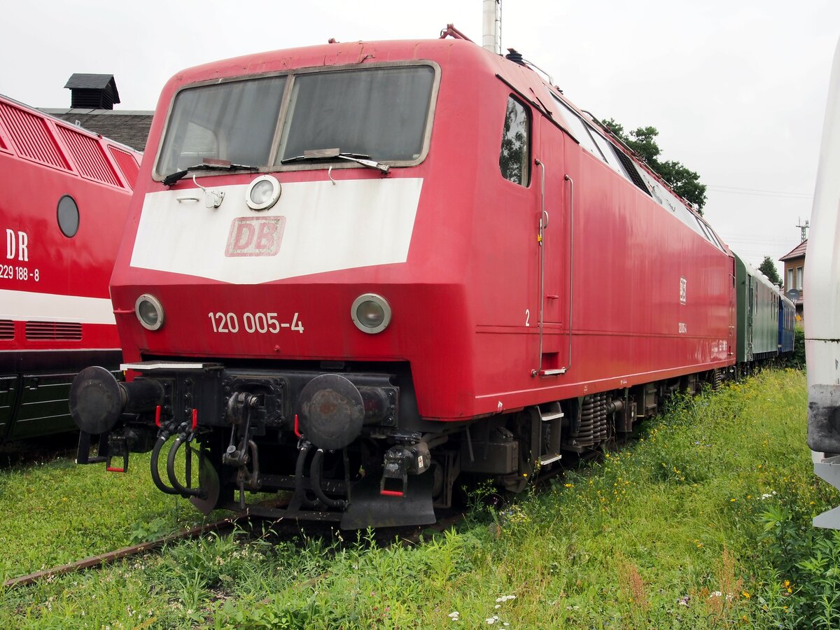 120 005-4 im Eisenbahnmuseum Weimar am 05.08.2016.