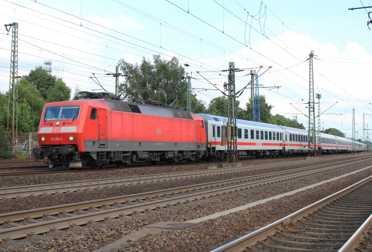 120 106-0 erreicht in Krze Hamburg-Harburg. Aufgenommen am 31. Juli 2013.