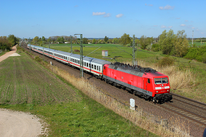 120 119 mit dem IC 2343 Münster - Berlin, 30.04.2017.